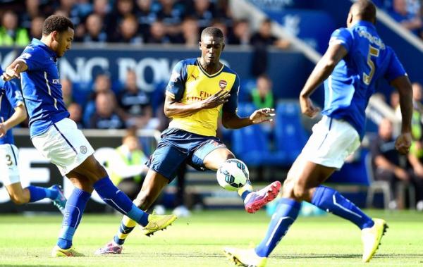 Alexis Sánchez marca, mas Arsenal tropeça e só empata com o Leicester