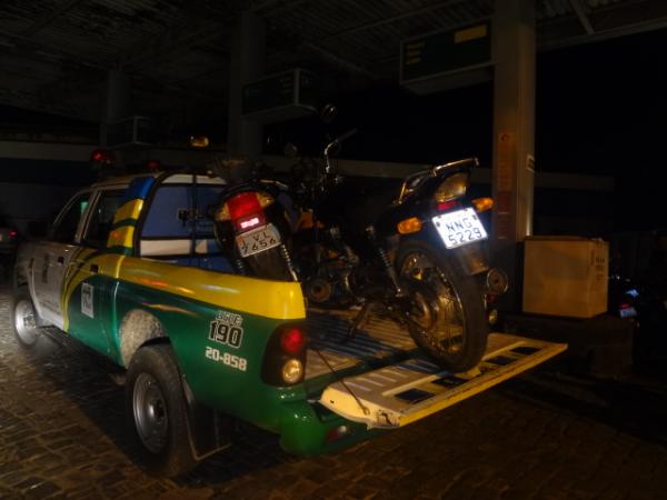 Policia Militar e For&ccedil;a T&aacute;tica realizam blitz educativa em Floriano.(Imagem:FlorianoNews)