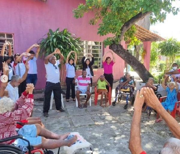 Equipes de Aten&ccedil;&atilde;o B&aacute;sica e N&uacute;cleo Multiprofissional de Sa&uacute;de realizam a&ccedil;&atilde;o na Casa do Idoso(Imagem:Reprodu&ccedil;&atilde;o/Instagram)