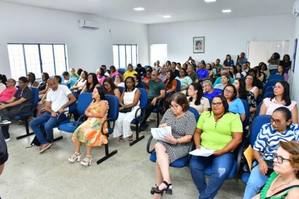 Empossados novos gestores escolares da rede municipal de ensino de Floriano(Imagem:Secom)
