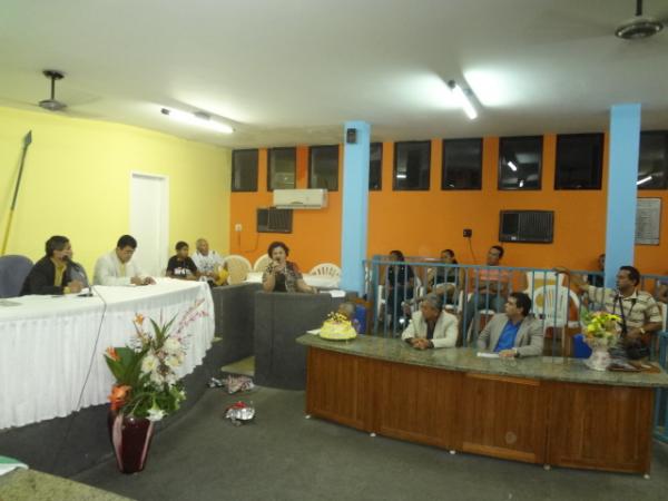 C&acirc;mara Municipal concede t&iacute;tulo Honor&iacute;fico a cidad&atilde; baronense.(Imagem:FlorianoNews)