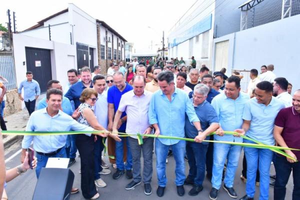 Solenidade marca inaugura&ccedil;&atilde;o da pavimenta&ccedil;&atilde;o asf&aacute;ltica das ruas Defala Attem e Elias Oka em Floriano.(Imagem:Secom)