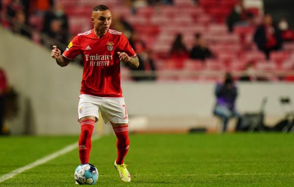 O Flamengo tem interesse na contratação de Everton, mas admite que a negociação é