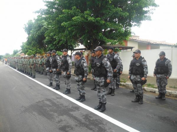 Pol&iacute;cia Militar realizou formatura e prestou homenagens em Floriano.(Imagem:FlorianoNews)