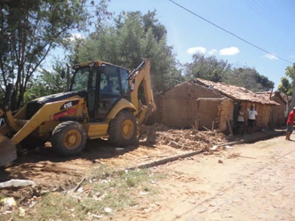 Demoli&ccedil;&atilde;o de casas na beira rio(Imagem:FlorianoNews)