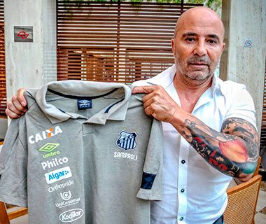Adversário do Altos, Santos anuncia técnico Jorge Sampaoli