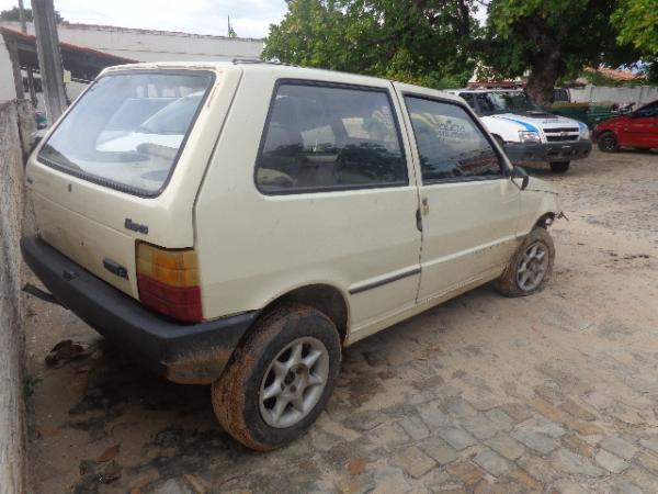 Carro roubado no centro de Floriano &eacute; recuperado nas proximidades do aeroporto.(Imagem:FlorianoNews)