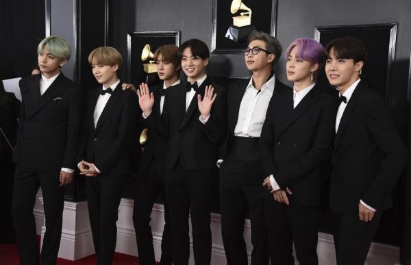 Em 2019, o grupo escreveu seu nome pela primeira vez na história do Grammy, como primeiro grupo de pop coreano ao se apresentar no palco do evento. No mesmo ano, o disco