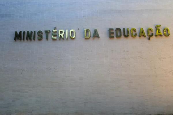 MEC tem R$ 1,36 bilhão bloqueado e ficou com limite de R$ 411 milhões em caixa, diz Ministério da Ec