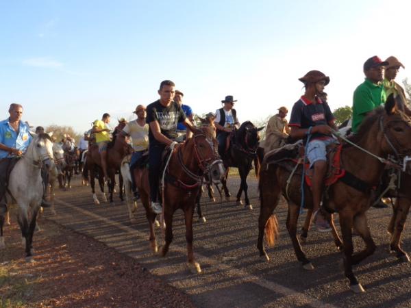 Realizada cavalgada e missa do vaqueiro durante festejo do bairro Guia