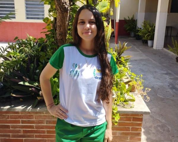 Micaele Magalh&atilde;es Brand&atilde;o Veras - Medalha de ouro e trof&eacute;u arretado - Olimp&iacute;ada Mandacaru.(Imagem:Divulga&ccedil;&atilde;o)