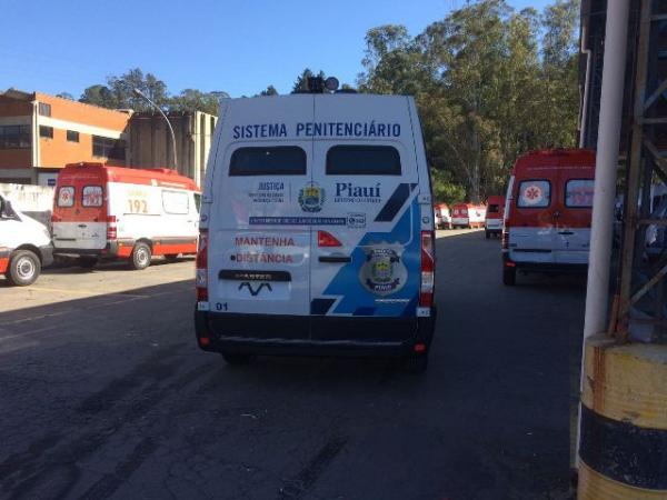 Nova viatura dar&aacute; agilidade no transporte de presos, afirma gerente da Penitenci&aacute;ria de Floriano.(Imagem:FlorianoNews)