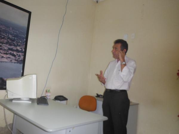 Gilberto Jr encontra Prefeitura Municipal de Floriano em situação precária