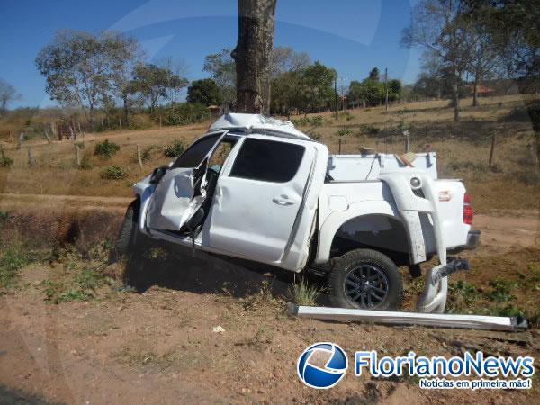 Motorista morre após bater carro em árvore na BR-135, em Bom Jesus.(Imagem:FlorianoNews)