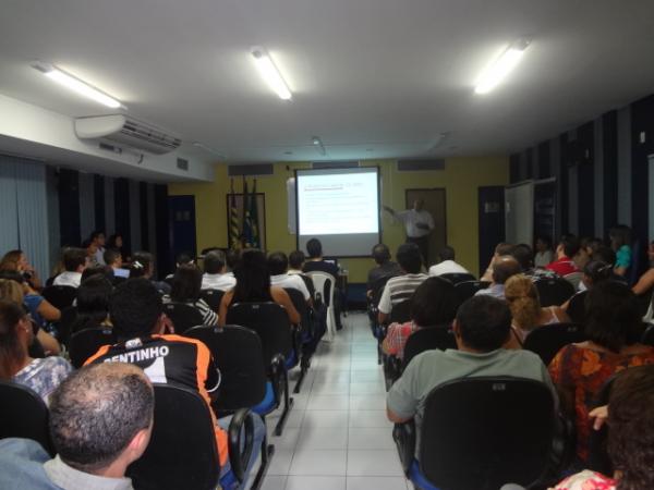 Gest&atilde;o Financeira foi tema de palestra no SEBRAE.(Imagem:FlorianoNews)