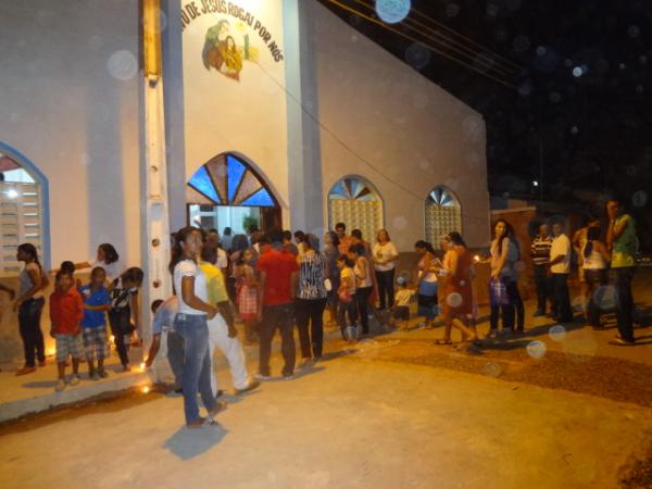 Cat&oacute;licos celebram Corpus Christi com missa e prociss&atilde;o em Floriano.(Imagem:FlorianoNews)