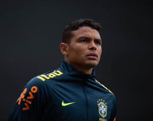 O zagueiro Thiago Silva, que está de saída do PSG após oito temporadas, está muito próximo de acertar um contrato com o Chelsea, de acordo com a ESPN. Segundo o site, o vínculo do(Imagem:Divulgação)