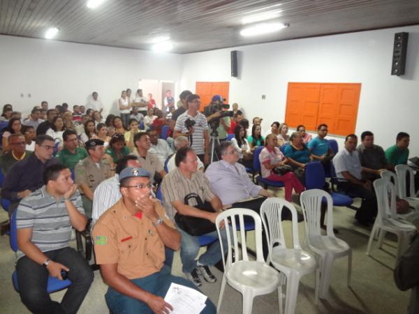 COEF realiza pr&eacute;-programa&ccedil;&atilde;o para o Carnaval 2012.(Imagem:FlorianoNews)