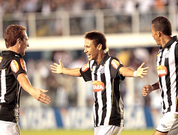 Santos tem caminho árduo, porém possível, até a tríplice coroa