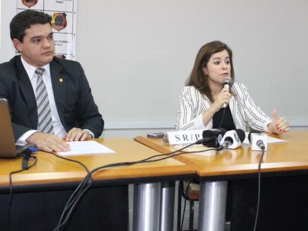 Delegada da Pol&iacute;cia Federal falou sobre como o grupo agia.(Imagem:Catarina Costa/G1)