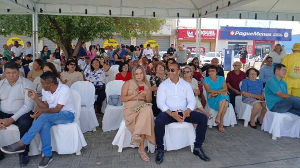 Floriano dá início ao novo ciclo administrativo com posse do prefeito, vice e vereadores(Imagem:FlorianoNews)