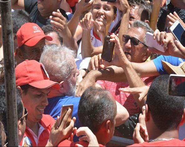 Lula recebe título de cidadão picoense e diz que derrotará "golpistas" em 2018