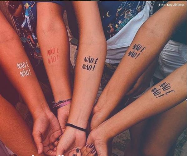 Campanha distribui tattoos e combate importunação sexual nos bloquinhos(Imagem:Nay Jinknss/instagram/naoénao)