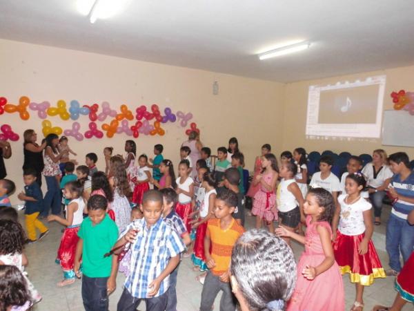 Educand&aacute;rio Pequeno Polegar realizou festa em homenagem ao Dia das M&atilde;es(Imagem:FlorianoNews)