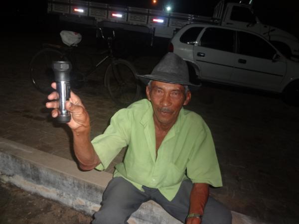 Sr. Ant&ocirc;nio, morador do bairro Canoas.(Imagem:FlorianoNews)