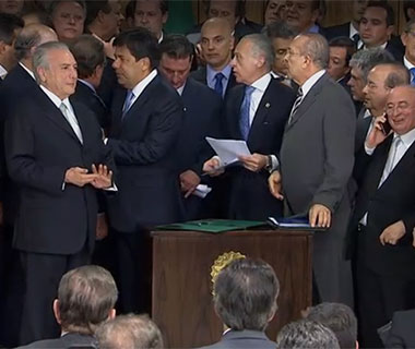Ex-ministros candidatos evitam citar Temer nas redes