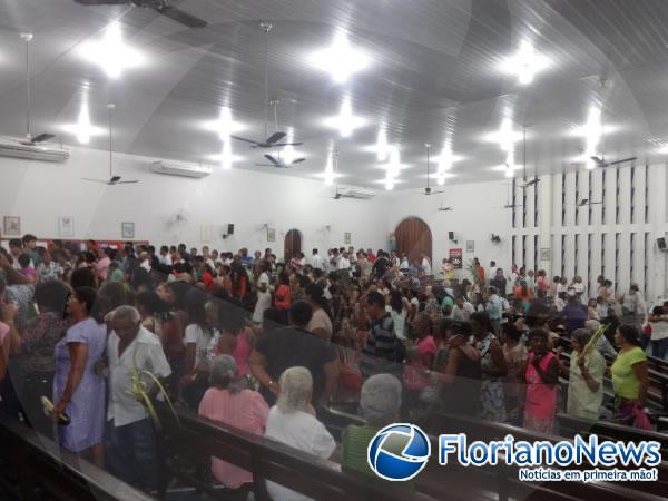Prociss&otilde;es e missas marcaram o Domingo de Ramos em Floriano.(Imagem:FlorianoNews)