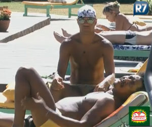Dinei diz que irá ao shopping para sentir o glamour da alta roda