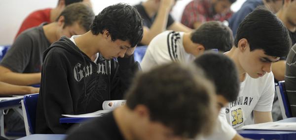 Prefeitura do PI abre 110 vagas para professor e cuidador social