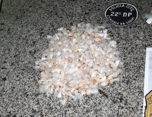 325 pedras de crack encontradas com o suspeito.(Imagem:Divulga&ccedil;&atilde;o/Pol&iacute;cia Civil)
