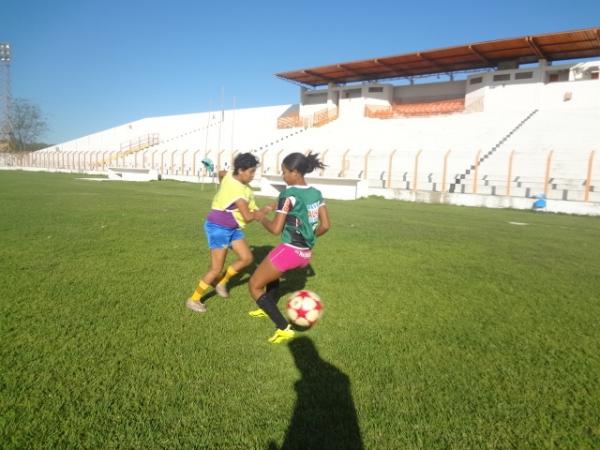 Seleção Feminina volta a treinar no estádio Tiberão