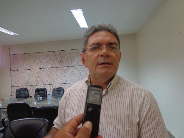 Nelson J&uacute;nior, Secret&aacute;rio Municipal de Educa&ccedil;&atilde;o.(Imagem:FlorianoNews)