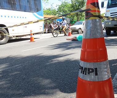 Idosa é atropelada e morre ao atravessar avenida Maranhão