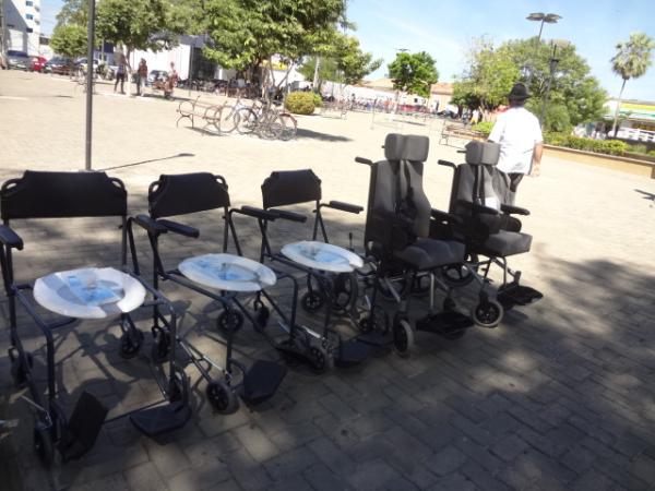 Realizado dia de a&ccedil;&atilde;o social na Pra&ccedil;a Dr. Sebasti&atilde;o Martins em Floriano.(Imagem:FlorianoNews)