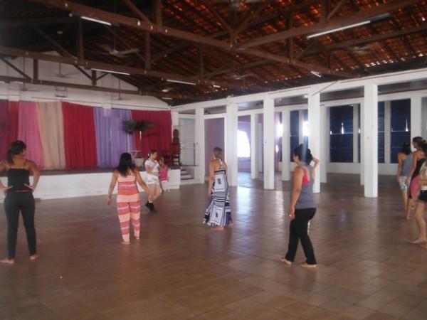 Izabell Lins está ministrando Workshop de Dança do Ventre em Floriano