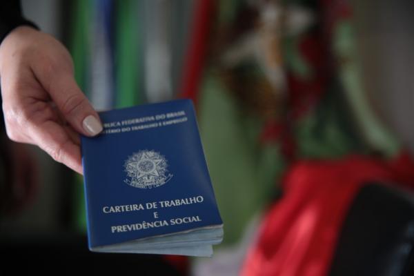 Carteira de trabalho(Imagem:Mauricio Vieira/Secom/Divulgação)