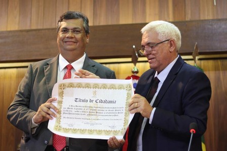 Assembleia concede título de cidadão piauiense ao governador Flávio Dino