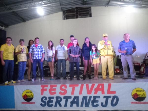 Festival Sertanejo 2015 é realizado pelo Projeto Amarelinho