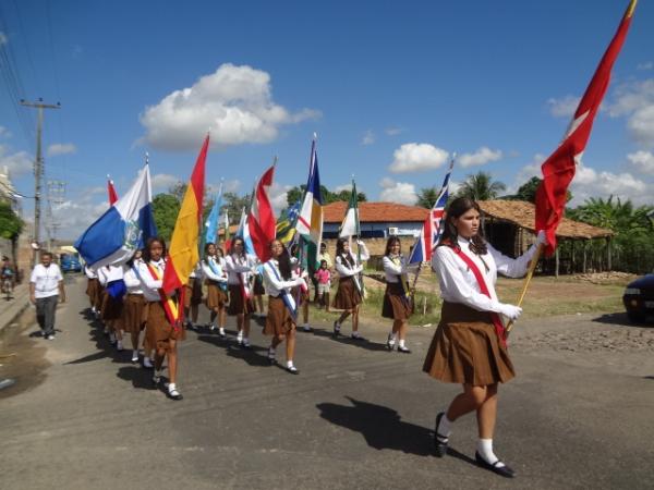 Col&eacute;gio Industrial comemora o 43&deg; anivers&aacute;rio com desfile c&iacute;vico.(Imagem:FlorianoNews)