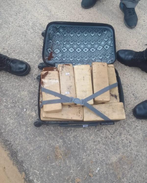 Pol&iacute;cia Militar apreende 21,8 Kg de maconha em opera&ccedil;&atilde;o.(Imagem:Divulga&ccedil;&atilde;o/PM)