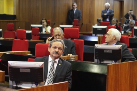 Plenário aprova mais dez vetos do governo a projetos de lei