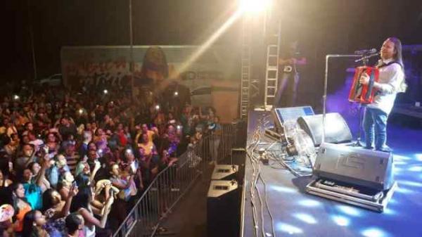 Dorgival Dantas faz show marcante no estacionamento do Floriano Shopping.(Imagem:Divulga&ccedil;&atilde;o)