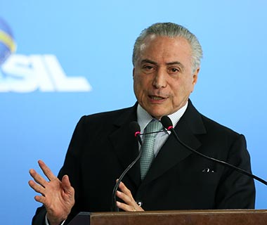 Temer recua e adia reajuste de servidores para 2020