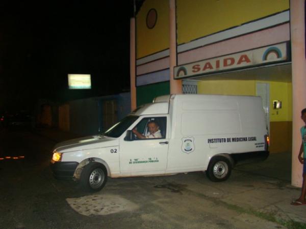Homem assassina mulher e depois comete suicídio dentro de motel