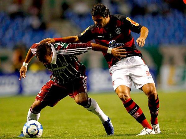 Flamengo vira, cede empate e Flu vê Corinthians assumir ponta