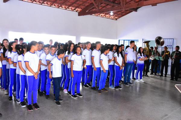 Vereadores de Floriano acompanham entrega de escola reformada pelo Executivo Municipal(Imagem:CMF)